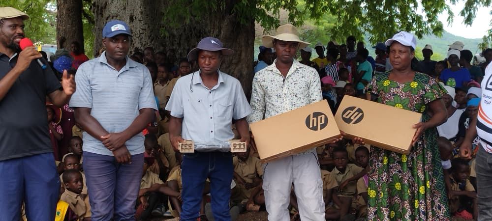 School representatives receiving HP laptop boxes